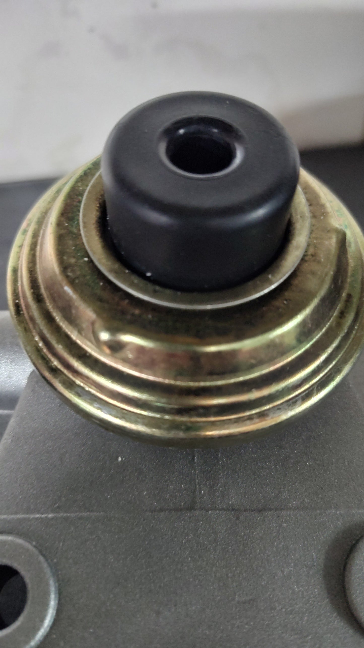 Peugeot diesel, Cabeçote do filtro com bomba manual